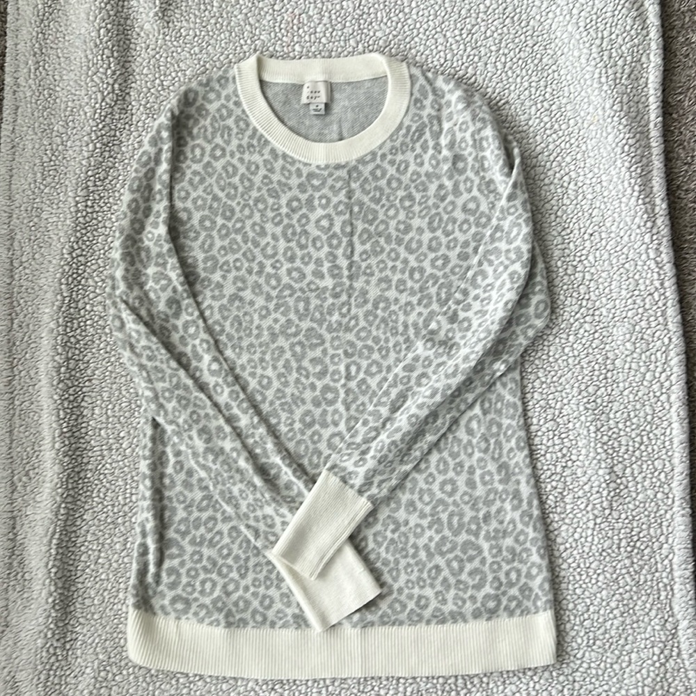Snow Leopard Print Sweater | Size S